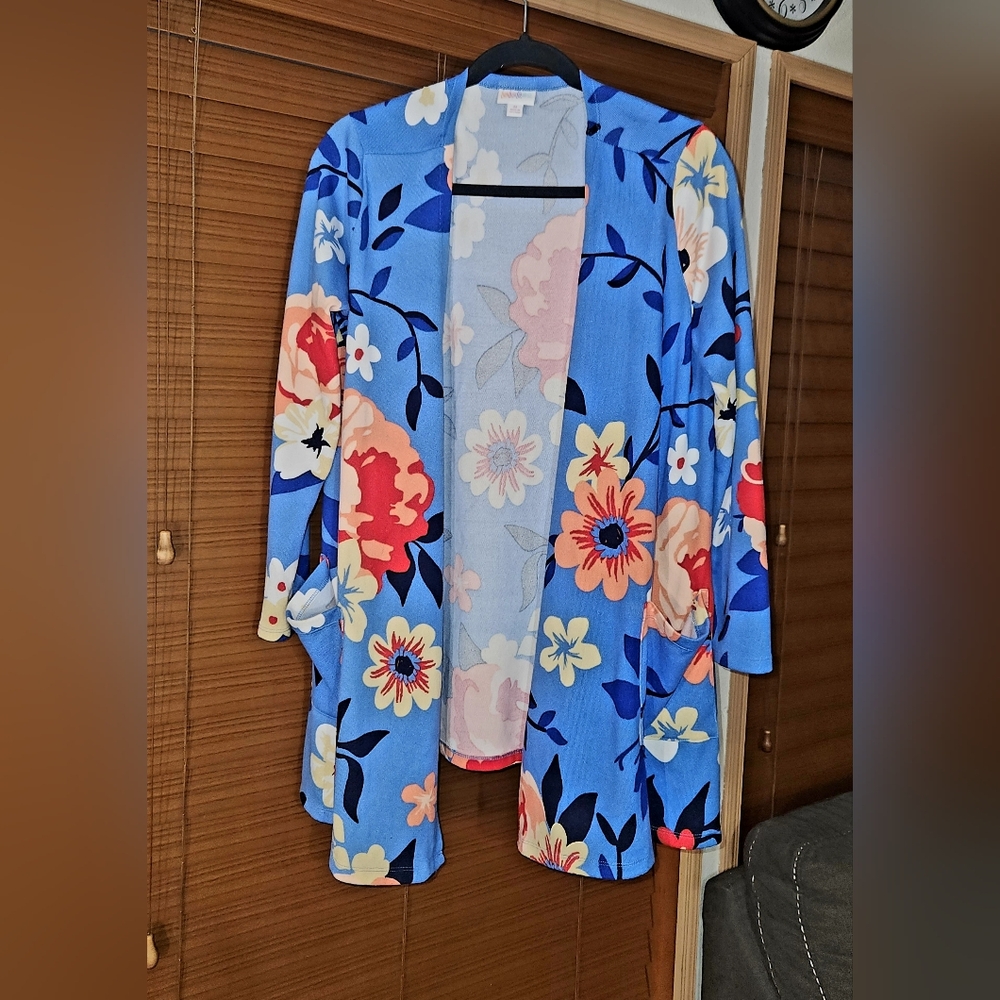 ⭐️LuLaRoe Caroline Cardigan Medium Blue Floral Open Front Long Sleeve Pockets